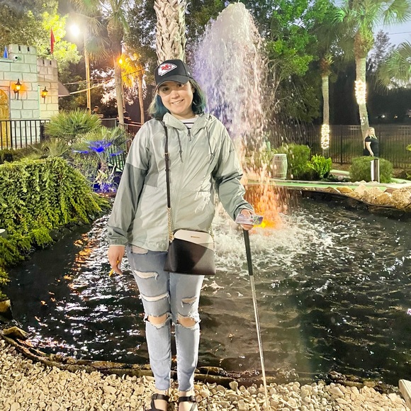 Meet your Posher, Kathy - Picture 2 of 5